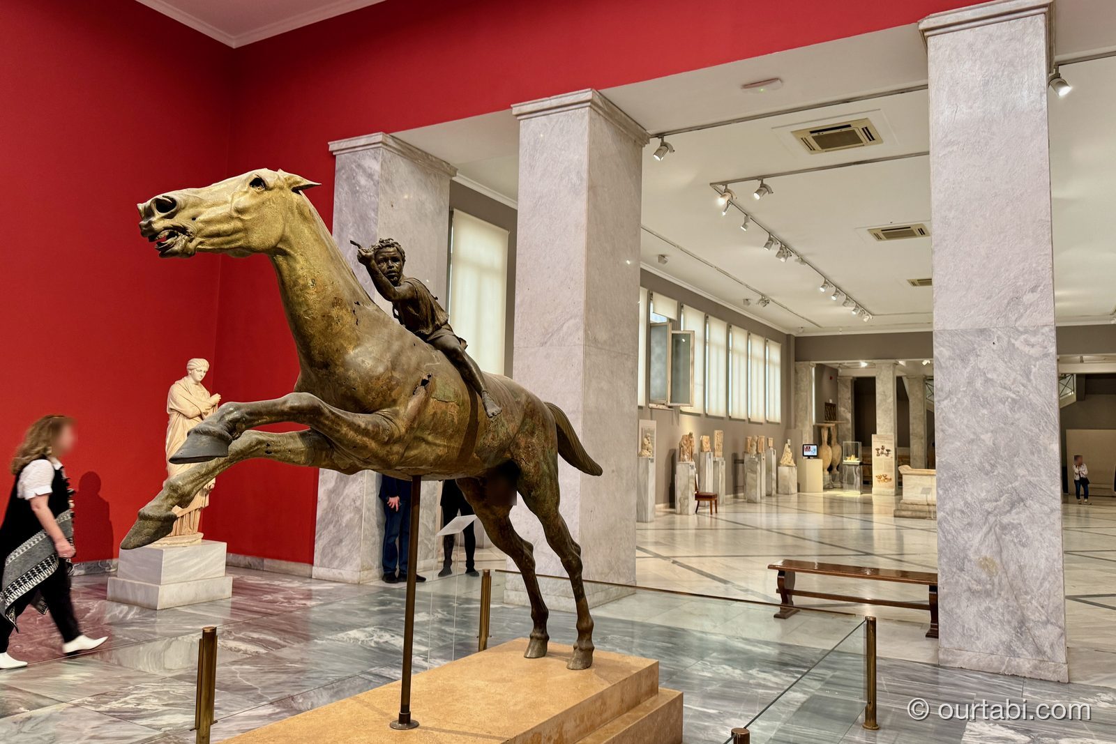 国立考古学博物館の馬と騎手のブロンズ像
