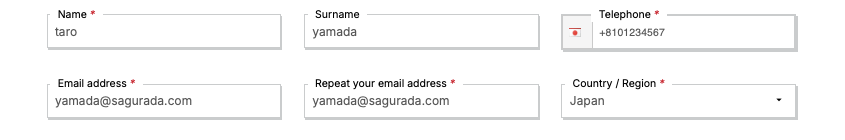 個人情報の入力画面と支払い方法の選択。右上にAvailable timeのカウントダウンが表示されている