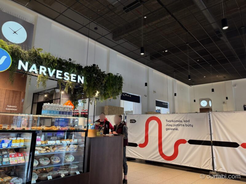 ビリニュス駅構内の売店Narvesen