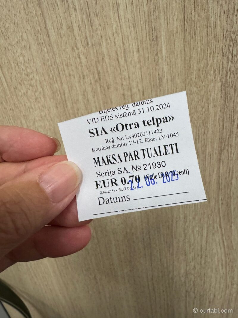 トイレの利用券。EUR 0.70と印字されている