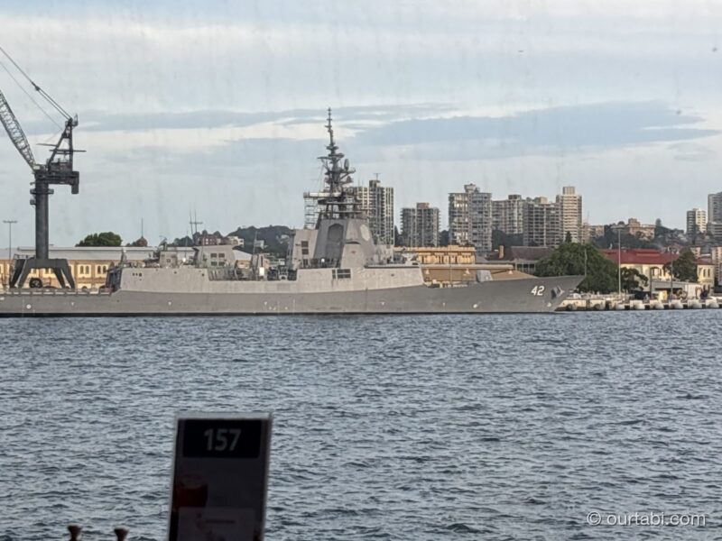 シドニー湾に停泊する軍艦