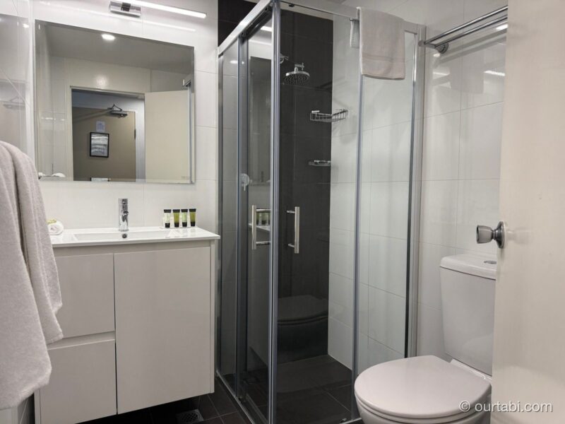Macleay Hotelの部屋のバスルーム